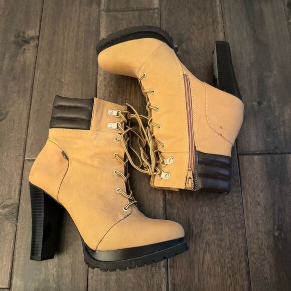 Jennifer Lopez Shoes - J.Lo Utility Lace Up Heeled Platform Work Boots 4” 8.5M